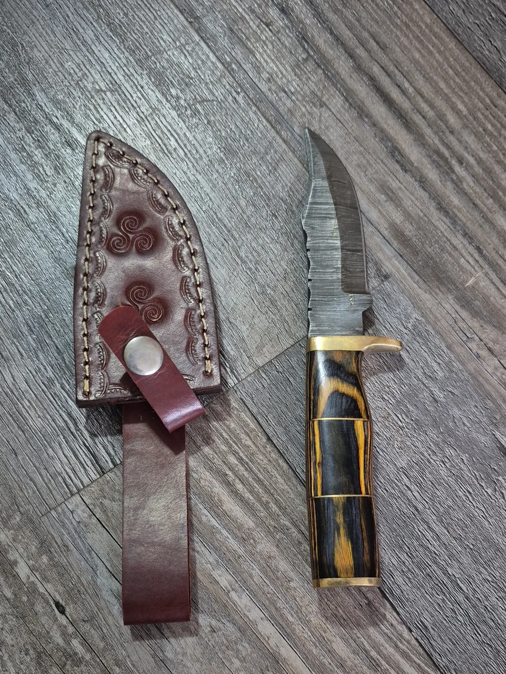 Fixed Blade Hunting Knife with Leather Sheath - Black & Brown Handle